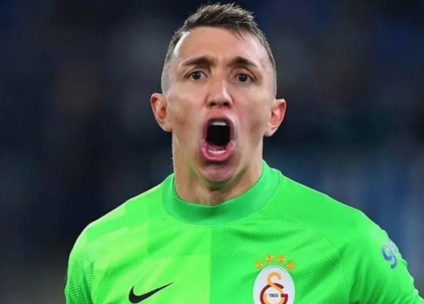 Foto - Efsane bitiyor mu? Sebebi belli oldu… Dursun Özbek’ten Türkiye’yi ayağa kaldıracak "Muslera" açıklaması! Herkesi hayretler içinde bıraktı