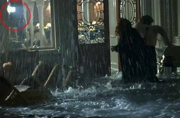 Foto - Efsane filmlerin gülünç hataları