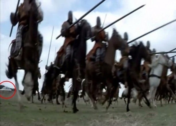 Foto - Efsane filmlerin gülünç hataları