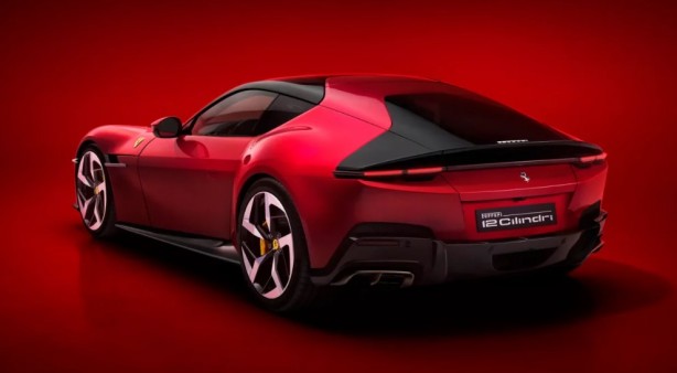 Foto - Efsane geri döndü! Ferrari yeni modelini tanıttı