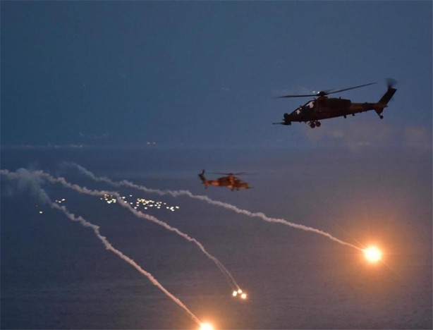 Foto - Ege semalarındaki tatbikat nefes kesti!