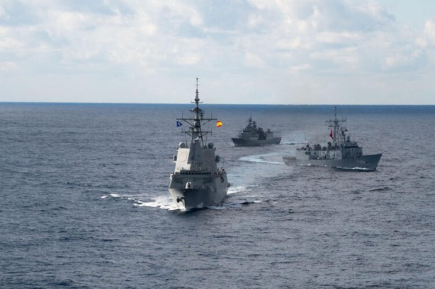 Foto - Ege'de büyük kriz! Türk gemileri ile karşı karşıya geldiler... Jetler havalandı