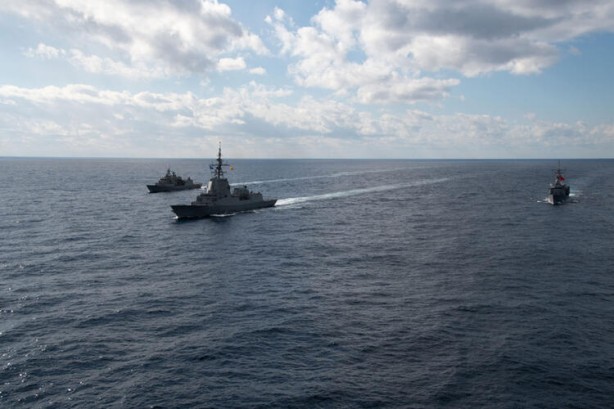 Foto - Ege'de büyük kriz! Türk gemileri ile karşı karşıya geldiler... Jetler havalandı