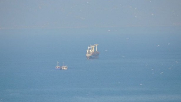 Foto - Bölgede hareketli saatler! Gemiler çarpıştı: Yunanistan'ın teklifini reddedip Türkiye'ye geçtiler