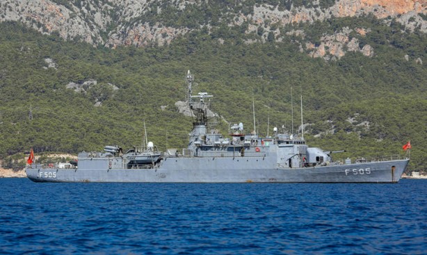 Foto - Ege'de tehlikeli anlar! Yunanistan anında yalanladı