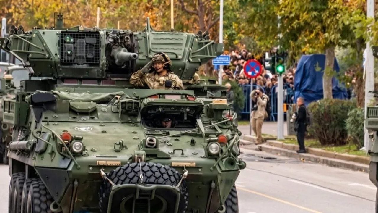 Foto - Ege’de "Topunuz gelin" dedirten hamle! Yunanistan, İsrail’in füze ve kalkan sistemlerini sokaklara indirdi
