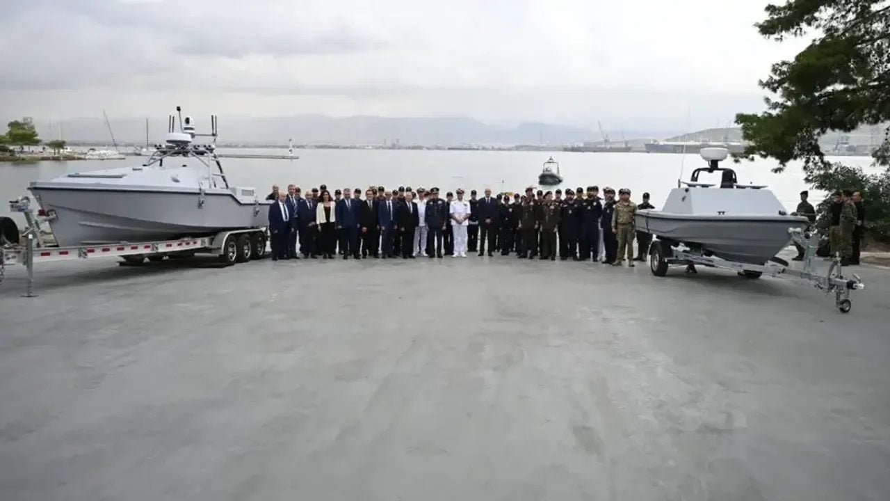 Foto - Ege’de "Topunuz gelin" dedirten hamle! Yunanistan, İsrail’in füze ve kalkan sistemlerini sokaklara indirdi
