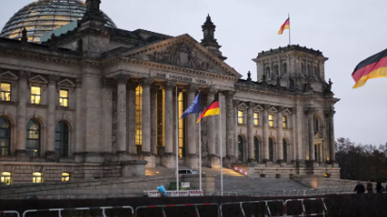 Foto - Duyan 'inşallah doğru değildir' diyor! Maraş depremi sonrası Almanya'ya giden Türklerden şaşırtan talep
