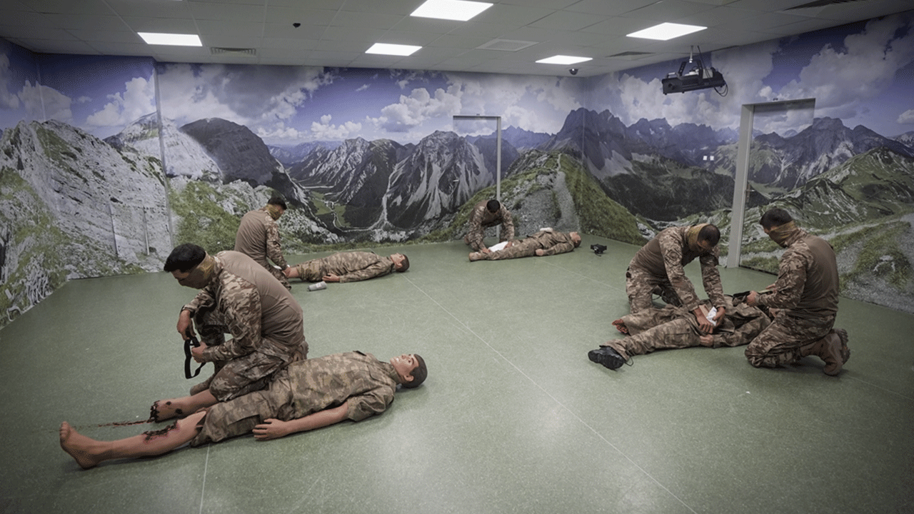 Foto - Eğitimleri dünyaya nam saldı! İşte bordo bereli olmak için aranan özellikler!