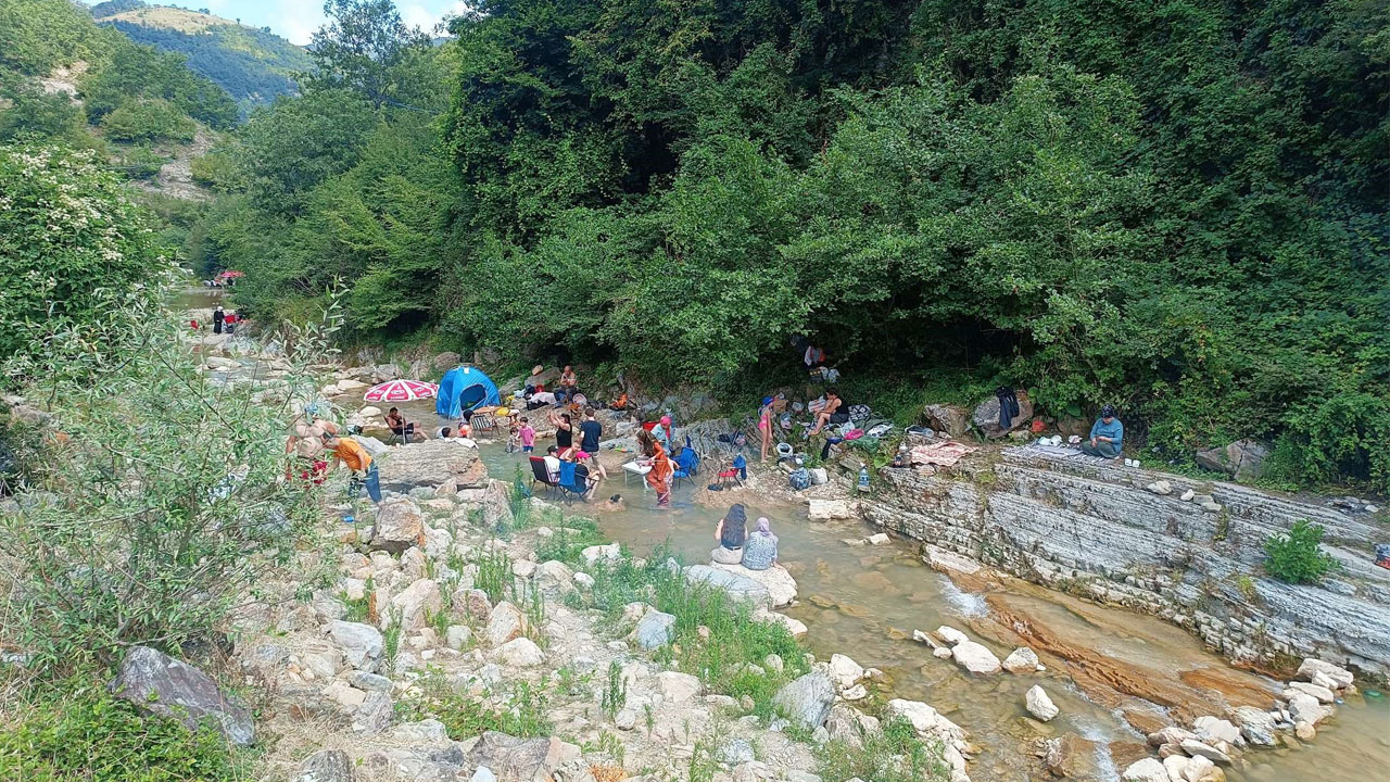 Foto - Eğlenceyi abarttılar! Serinlemek uğruna canlarını hiçe sayıyorlar