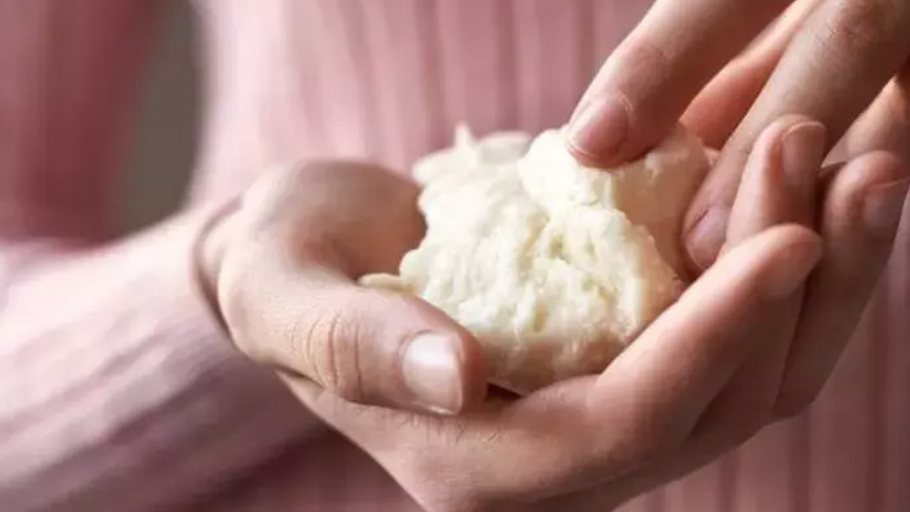 Foto - Egzama, sedef ve kaşıntının kökünü kazıyor! O mucize: Tek gecede 10 yaş birden gençleştiriyor, cildi kolajene doyuruyor!