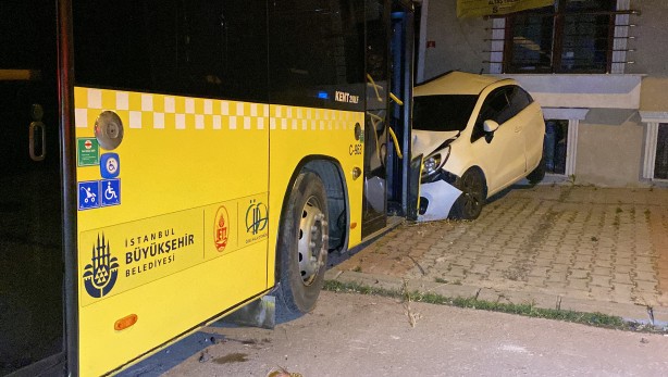 Foto - Ehliyetsiz görevli İETT otobüsü ile aracı biçti