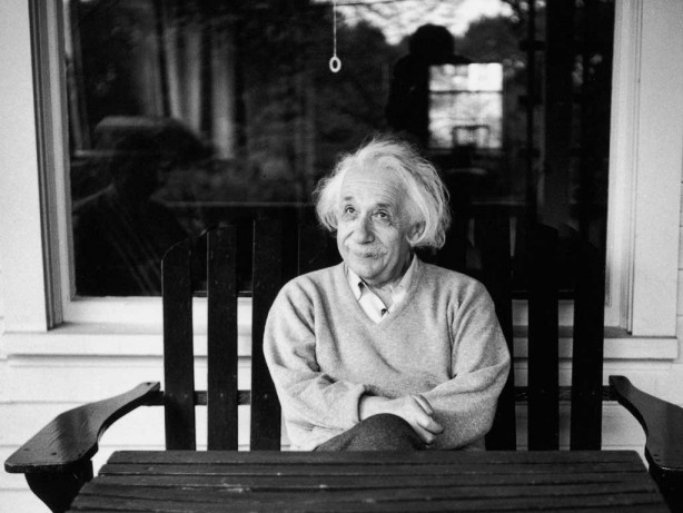 Foto - Einstein bahşiş yerine garsona iki not verdi! Notların birinde formül yazıyordu... O formül öyle bir fiyata satıldı ki, herkes şok oldu