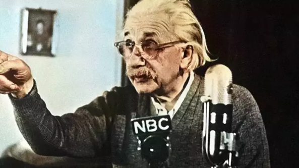 Foto - Einstein bahşiş yerine garsona iki not verdi! Notların birinde formül yazıyordu... O formül öyle bir fiyata satıldı ki, herkes şok oldu