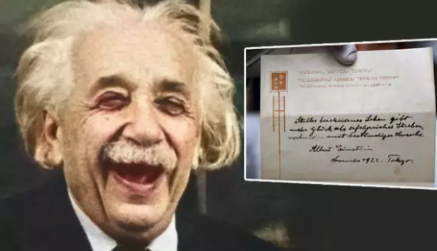 Einstein bahşiş yerine garsona iki not verdi! Notların birinde formül yazıyordu... O formül öyle bir fiyata satıldı ki, herkes şok oldu