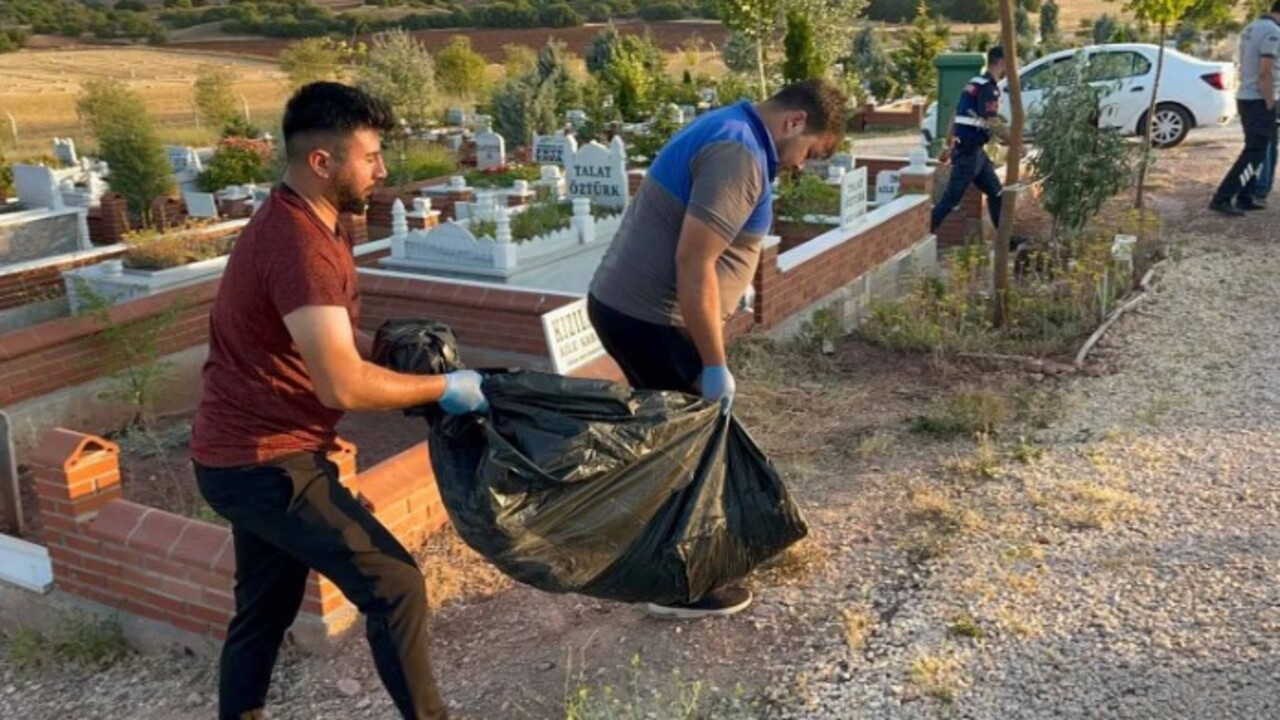 Foto - Ekipler alarma geçti! Mezarlıkta tüyler ürperten olay