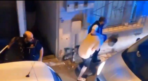 Foto - Ekipler baskın yaptı, mahalleli alkışla destek verdi