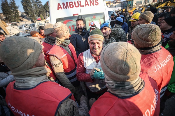 Foto - Ekipler dinlenmeden çalışıyor! Umutlar tükenmiyor tam 149 saat sonra...