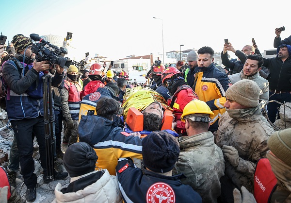 Foto - Ekipler dinlenmeden çalışıyor! Umutlar tükenmiyor tam 149 saat sonra...