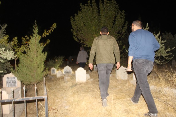 Ekipler gece yarısı mezarlıkta 'bebek' aradı