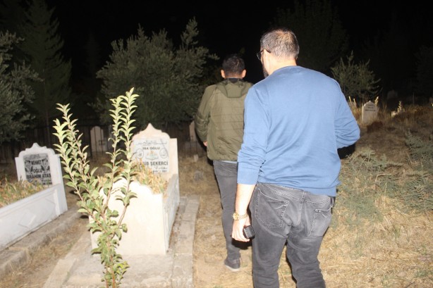 Foto - Ekipler gece yarısı mezarlıkta 'bebek' aradı