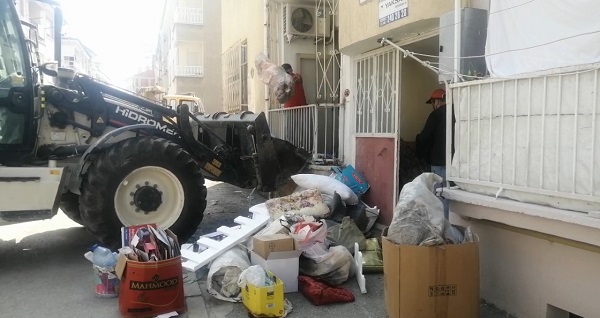 Foto - Ekipler gözlerine inanamadı! Eve demir korkuluklarını keserek girdiler