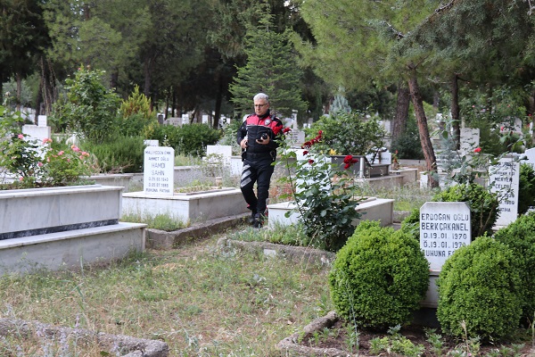 Foto - Ekipler seferber oldu! Mezarlıkta 'bebek' paniği