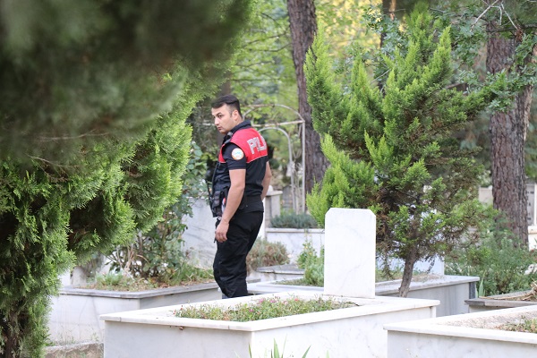 Foto - Ekipler seferber oldu! Mezarlıkta 'bebek' paniği