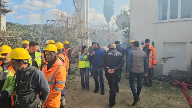 Foto - Ekipleri şaşkına çeviren olay! Tüm ev küle döndü bir tek Kur'an-ı Kerim yanmadı