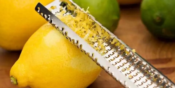 Eklem ağrılarından kurtaran en doğal tarif: Limon kabuğu ile bir kaç defa daha yapıldı, sonucu şoke etti! 