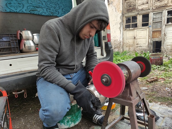 Foto - Ekmeği için şehir şehir dolaşıyor