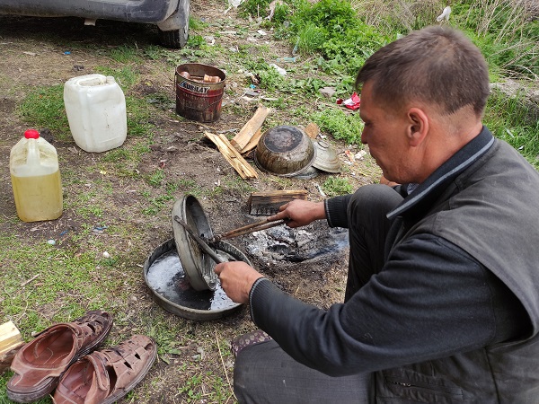 Foto - Ekmeği için şehir şehir dolaşıyor