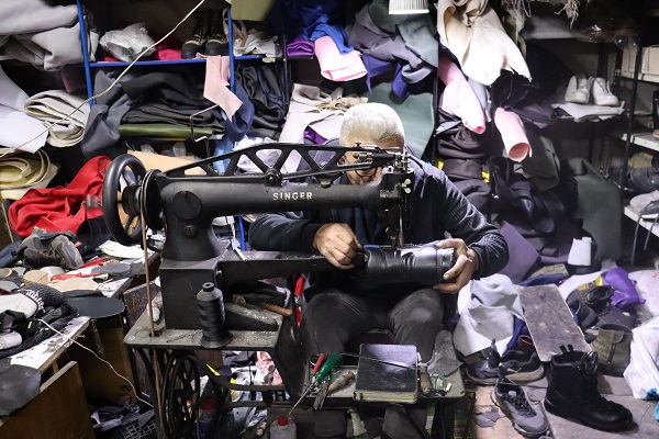 Foto - Ekmeği için teknolojiye ayak uydurdu