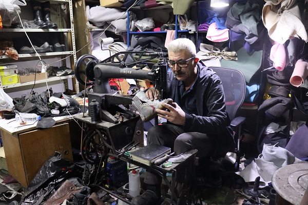 Foto - Ekmeği için teknolojiye ayak uydurdu