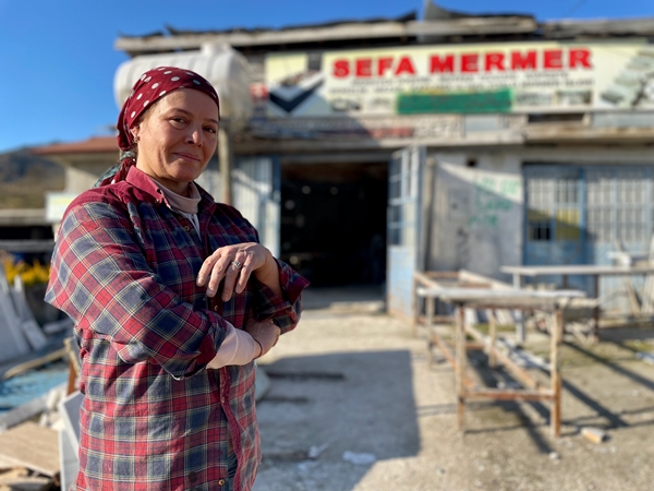 Foto - Ekmeğini taştan çıkarıyor! "Erkek işi" diyenlere aldırmadı