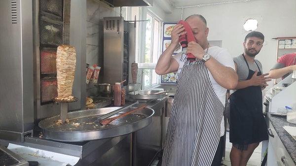 Foto - Ekmek parası için az daha gözlerinden olacaktı! 