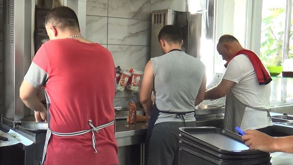 Foto - Ekmek parası için az daha gözlerinden olacaktı! 