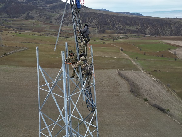 Foto - Ekmek parası için zorlu mesai! 80 metre yükseklikte ölümle dans