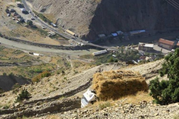 Foto - Ekmek parası için zorlu yolculuk