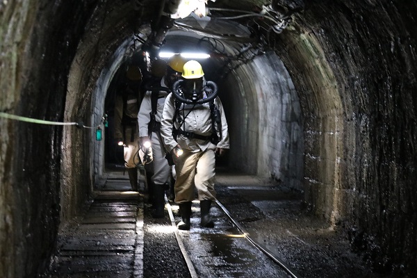 Foto - Ekmek parasını yerin metrelerce altından çıkarıyorlar! Kömür karası eller 