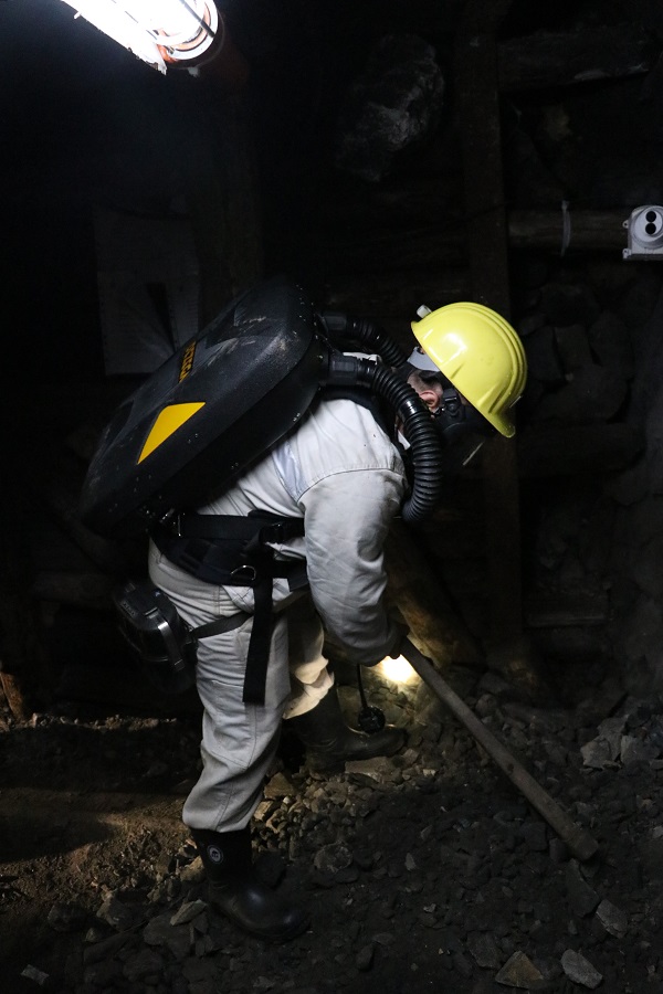 Foto - Ekmek parasını yerin metrelerce altından çıkarıyorlar! Kömür karası eller 