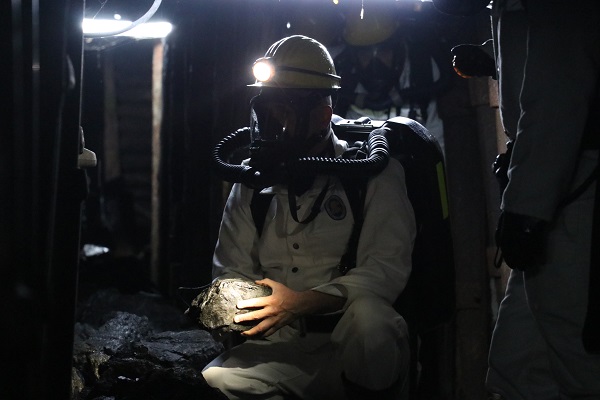 Foto - Ekmek parasını yerin metrelerce altından çıkarıyorlar! Kömür karası eller 