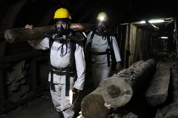 Foto - Ekmek parasını yerin metrelerce altından çıkarıyorlar! Kömür karası eller 