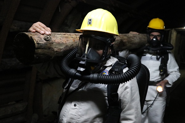 Foto - Ekmek parasını yerin metrelerce altından çıkarıyorlar! Kömür karası eller 