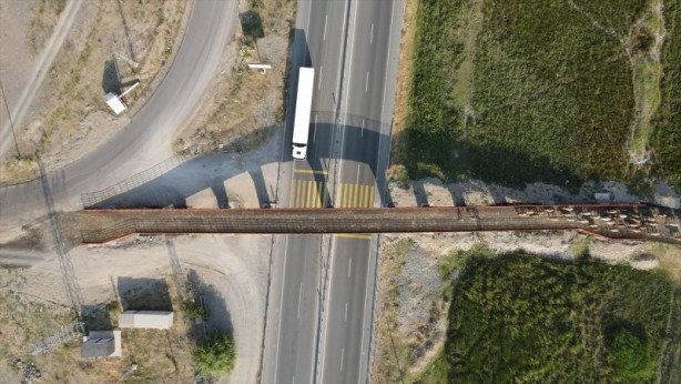 Foto - Ekolojik Üst Geçit hayvanları koruyor