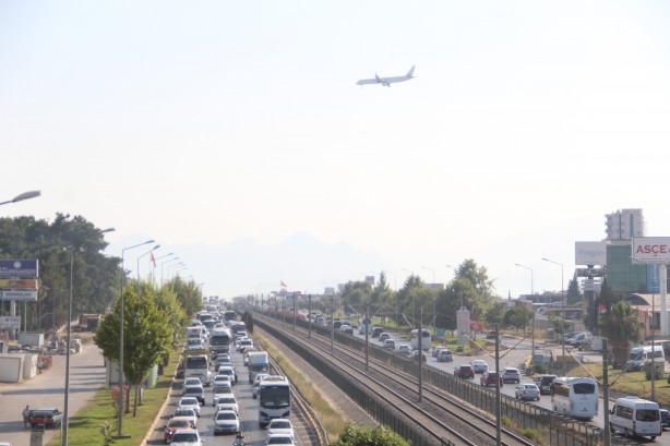 Foto - Ekonomik krizin vurduğu binlerce tatilci Antalya'dan dönüyor!