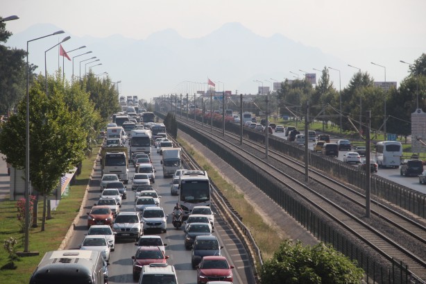 Foto - Ekonomik krizin vurduğu binlerce tatilci Antalya'dan dönüyor!