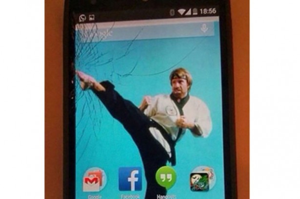 Foto - Ekranı çatlayan telefonlar için ilginç çözüm