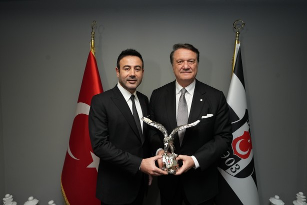 Foto - Ekrem, Beşiktaş'ta ortaya çıktı! Hasan Arat'tan formasını aldı...