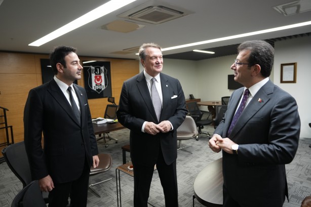 Foto - Ekrem, Beşiktaş'ta ortaya çıktı! Hasan Arat'tan formasını aldı...